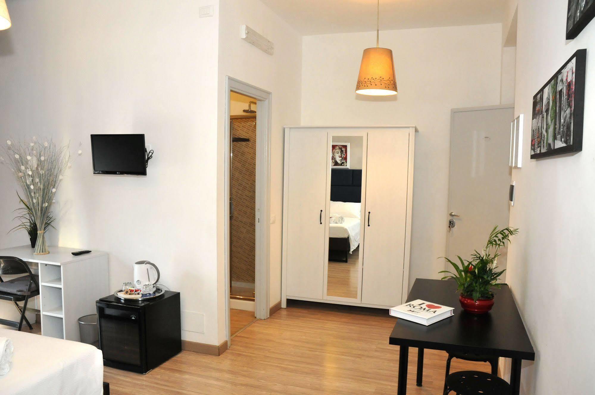 Check-Inn Rooms Рим Екстериор снимка