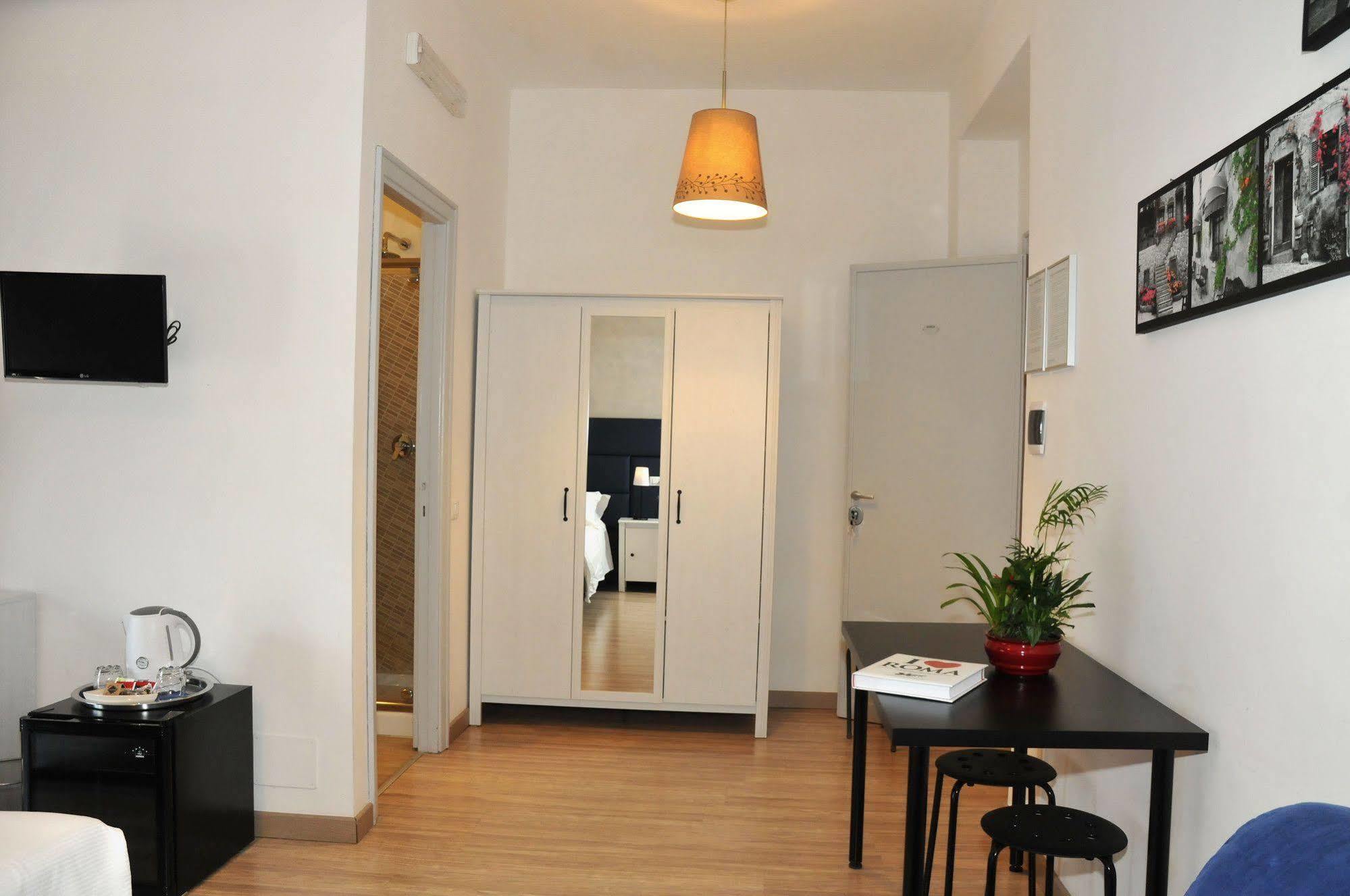 Check-Inn Rooms Рим Екстериор снимка